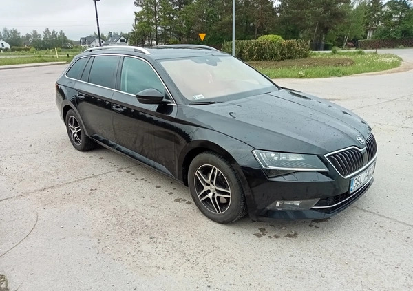 Skoda Superb cena 75700 przebieg: 159500, rok produkcji 2018 z Rajgród małe 326
